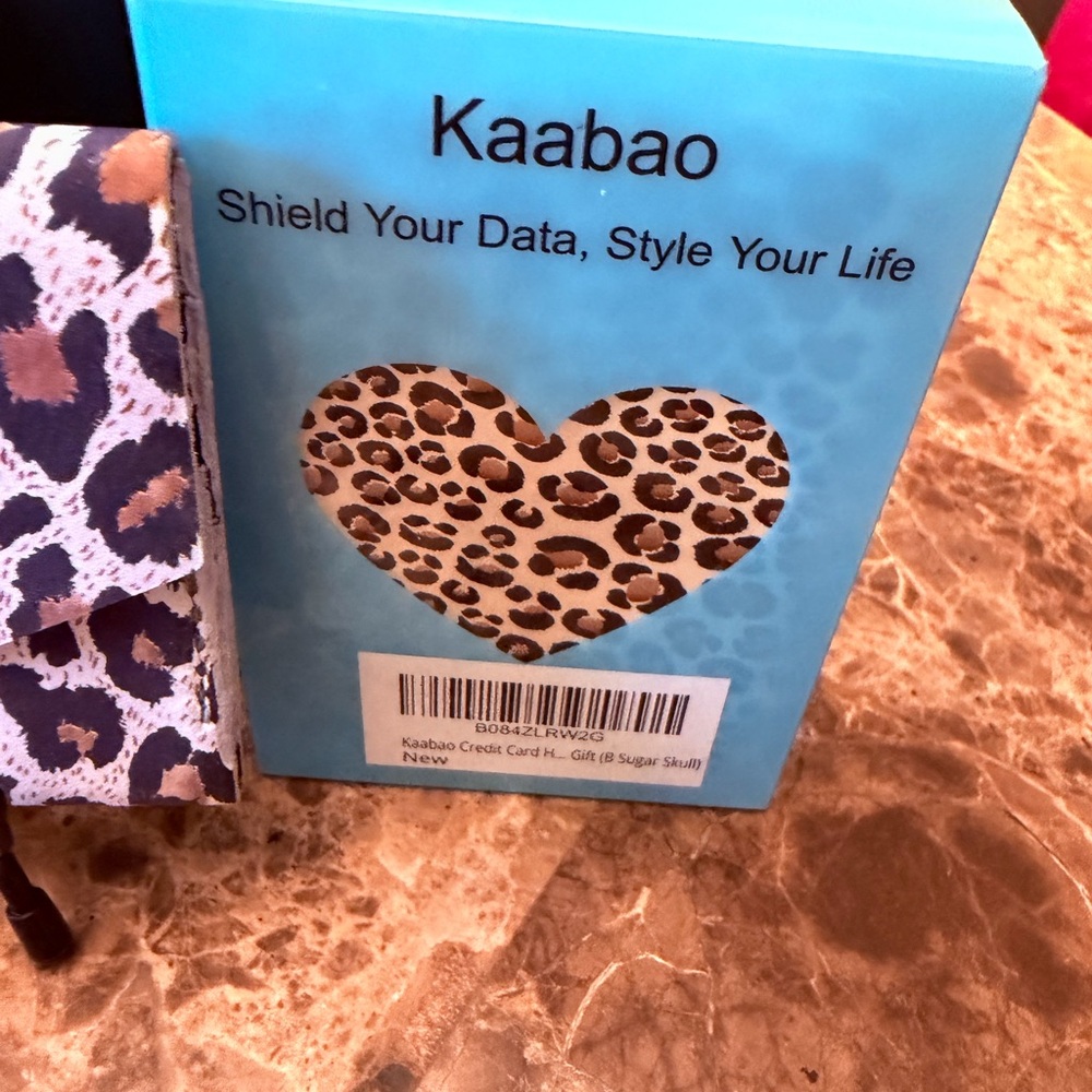 Kaabao RFID Blocking Credit Card Holder & Leopard Print Card Holder and Key Fob - Picture 4 of 13